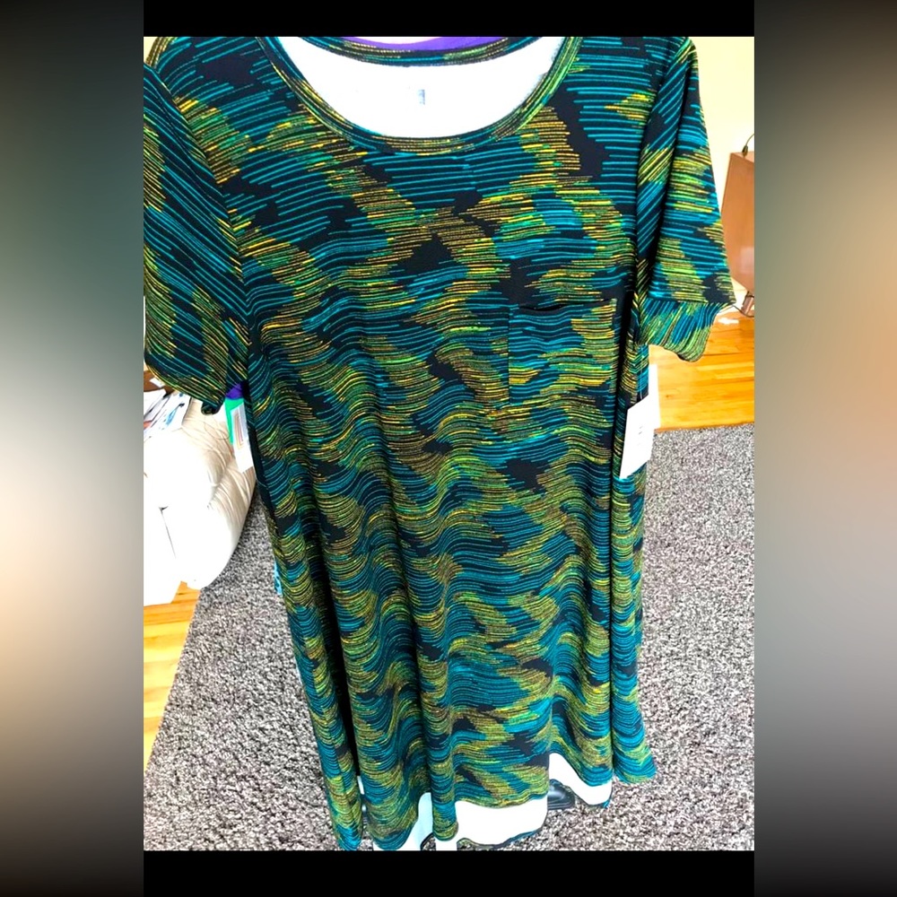 Lularoe Carly - Size L - NWT - retails for $35